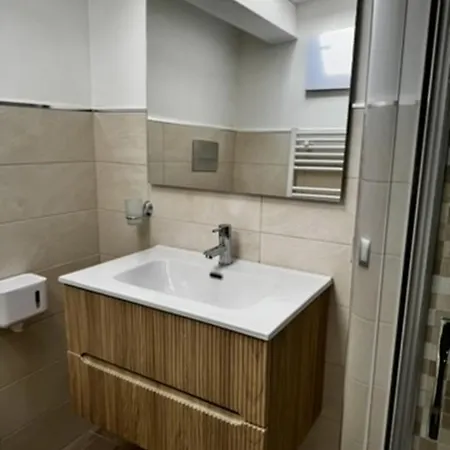 Center Apartment *